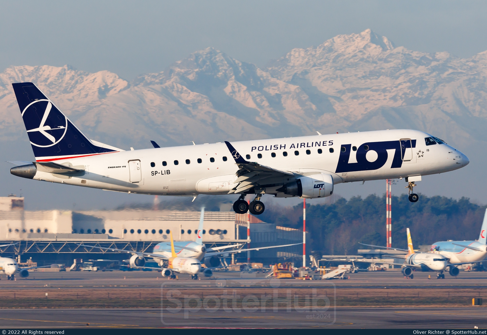 Photo of SP-LIB - Embraer ERJ-175STD operated by LOT Polish Airlines