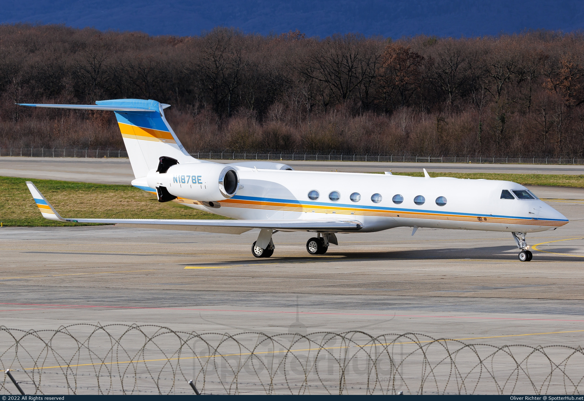 Photo of N1878E - Gulfstream GV-SP (G550) operated by Solairus Aviation