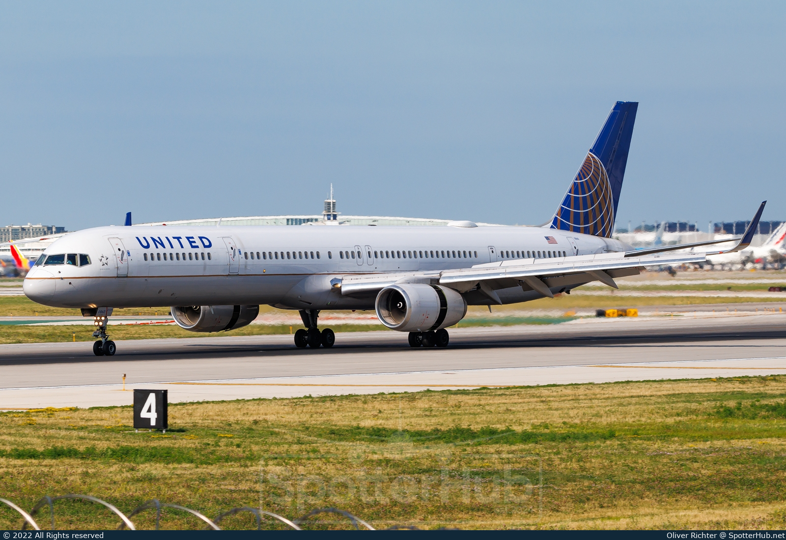 Photo of N73860 - Boeing 757-33N operated by United Airlines