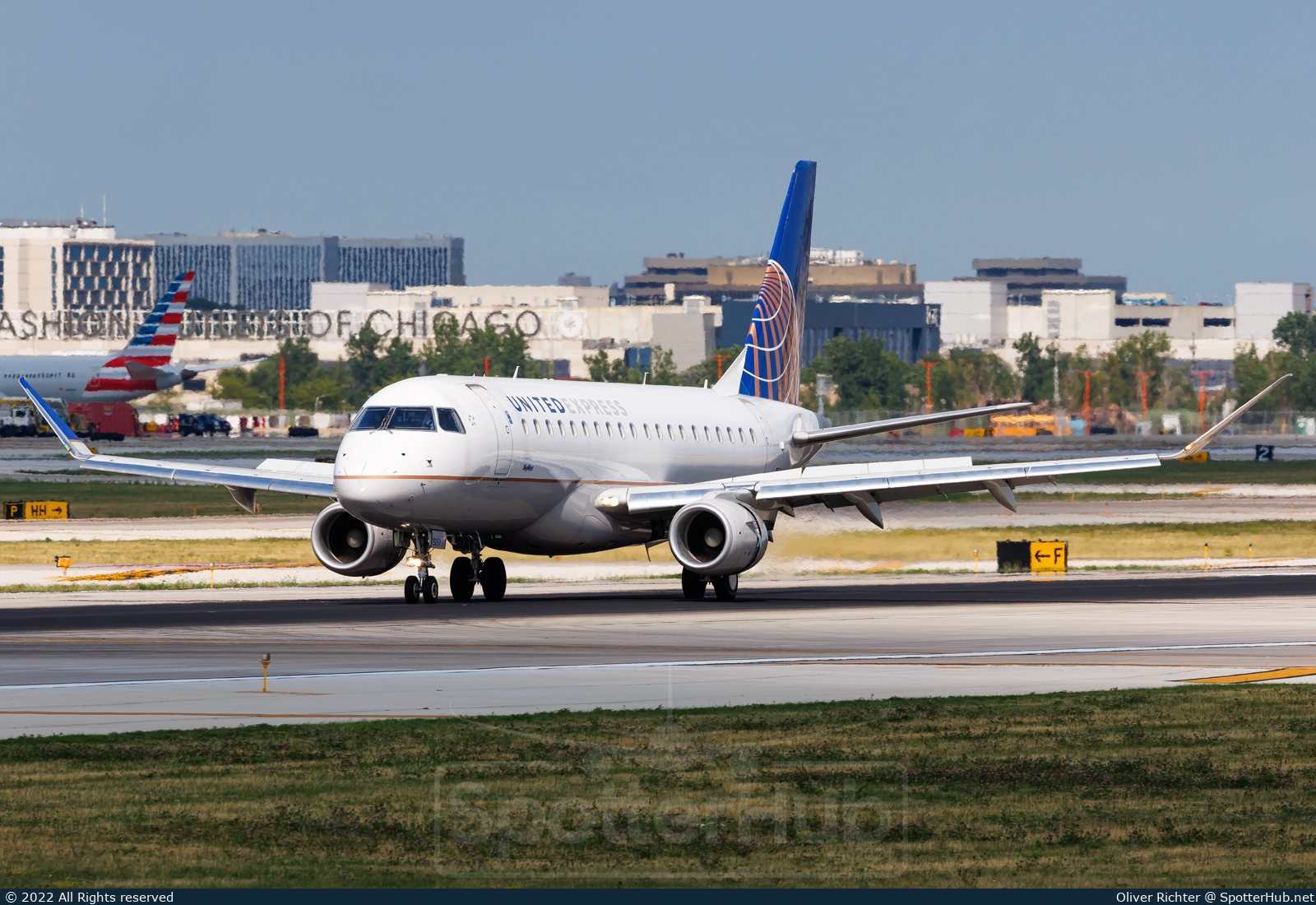 Photo of N150SY - Embraer ERJ-175LR operated by United Express (opb SkyWest Airlines)