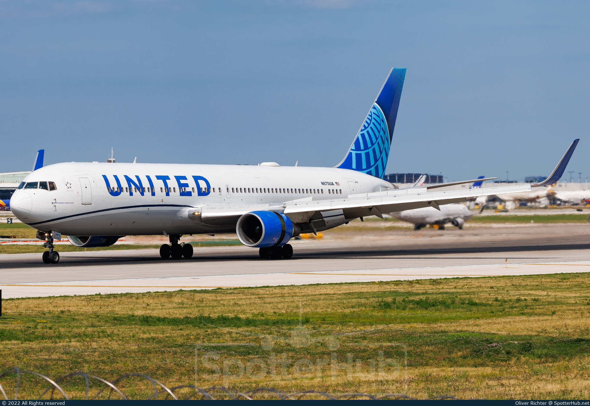 Photo of N670UA - Boeing 767-322(ER) operated by United Airlines