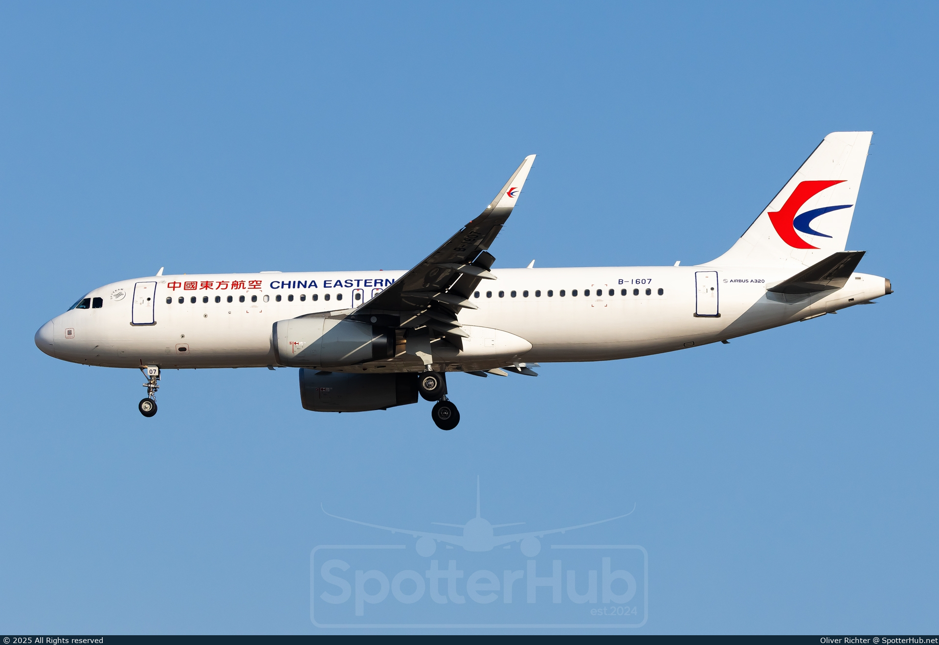 Photo of B-1607 - Airbus A320-232 operated by China Eastern Airlines