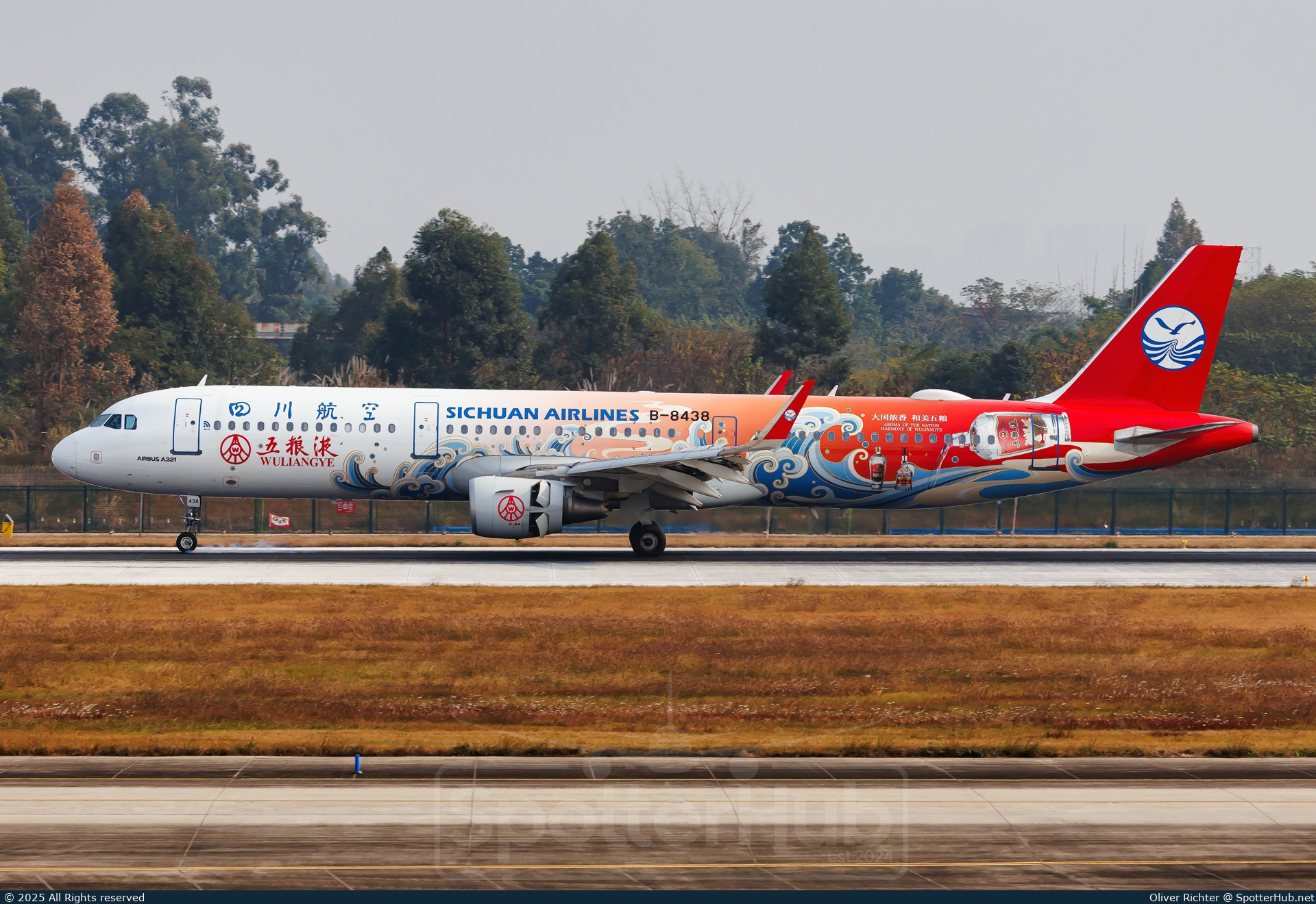 Photo of B-8438 - Airbus A321-211 operated by Sichuan Airlines