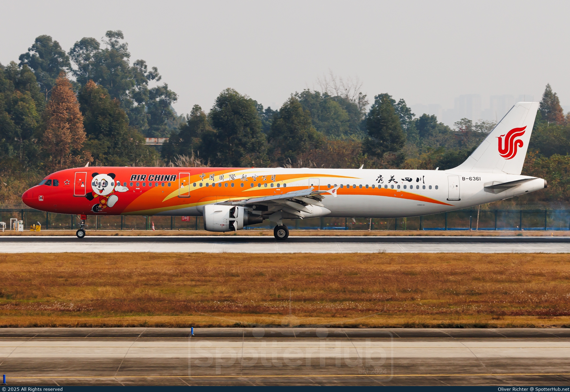 Photo of B-6361 - Airbus A321-213 operated by Air China