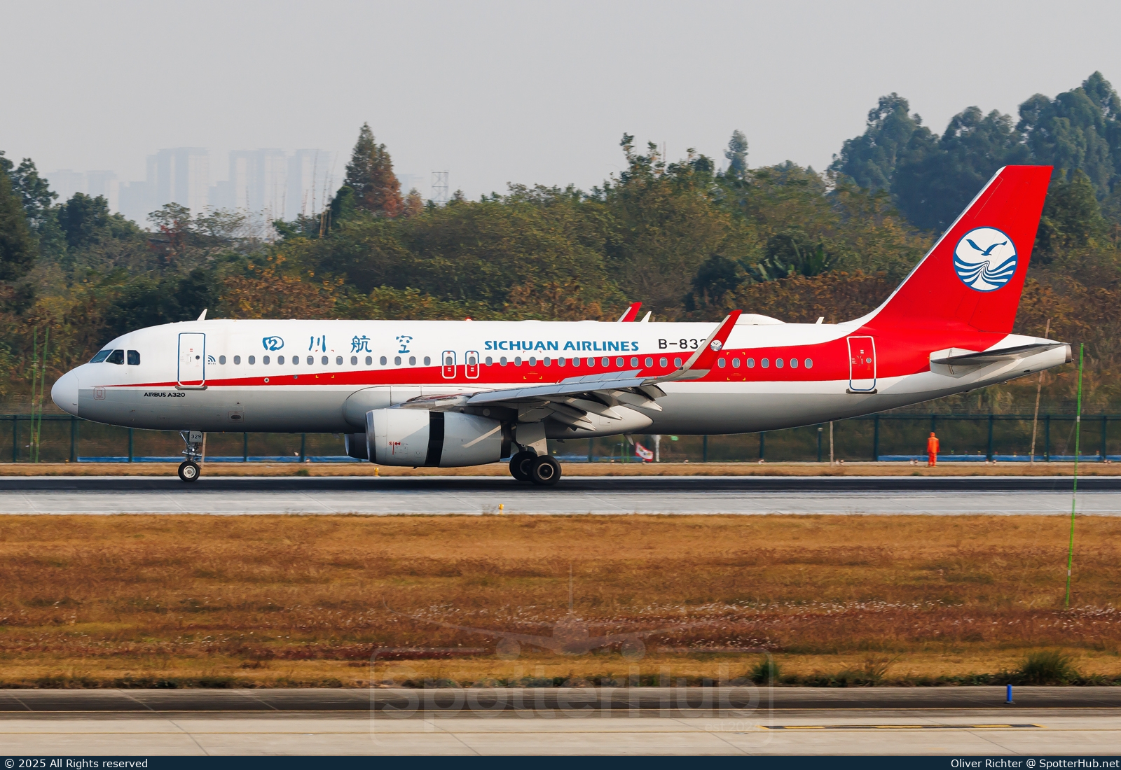 Photo of B-8329 - Airbus A320-232 operated by Sichuan Airlines