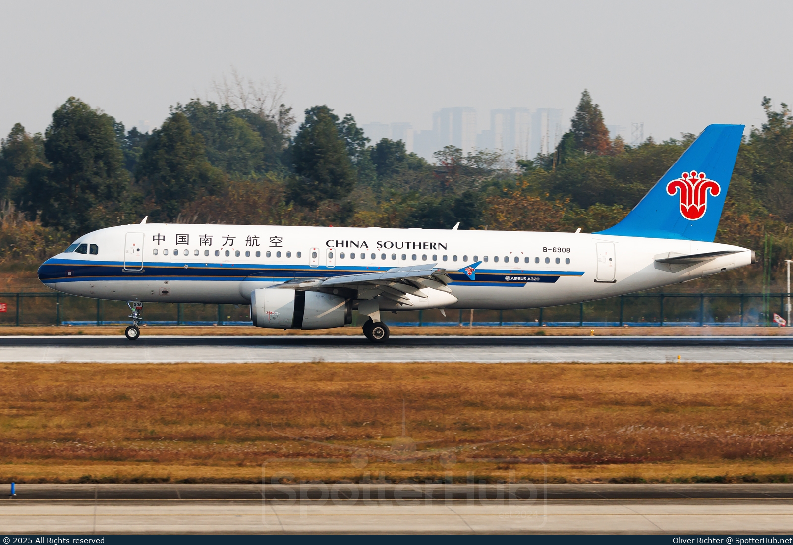 Photo of B-6908 - Airbus A320-232 operated by China Southern Airlines