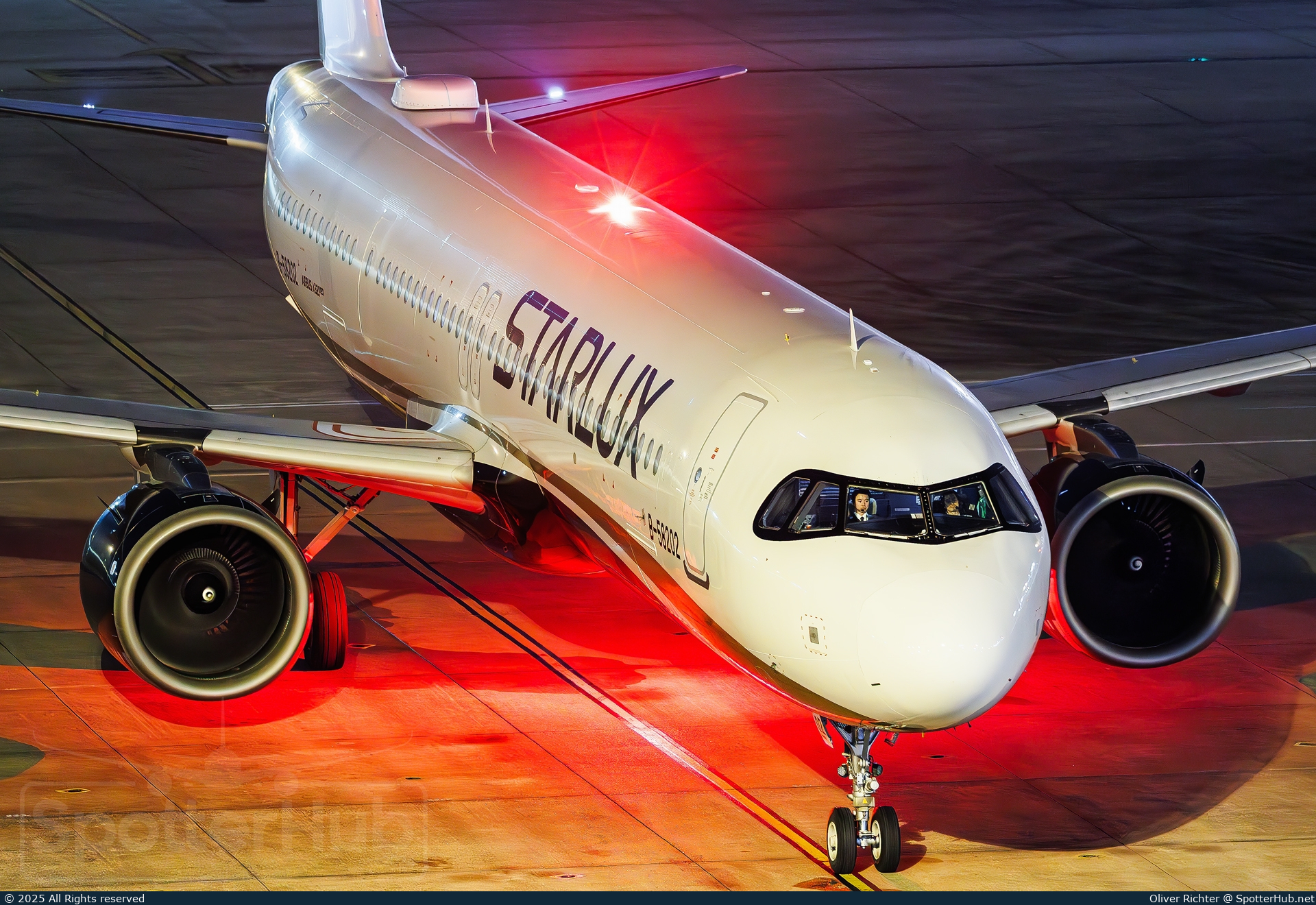 Photo of B-58202 - Airbus A321-252NX operated by Starlux