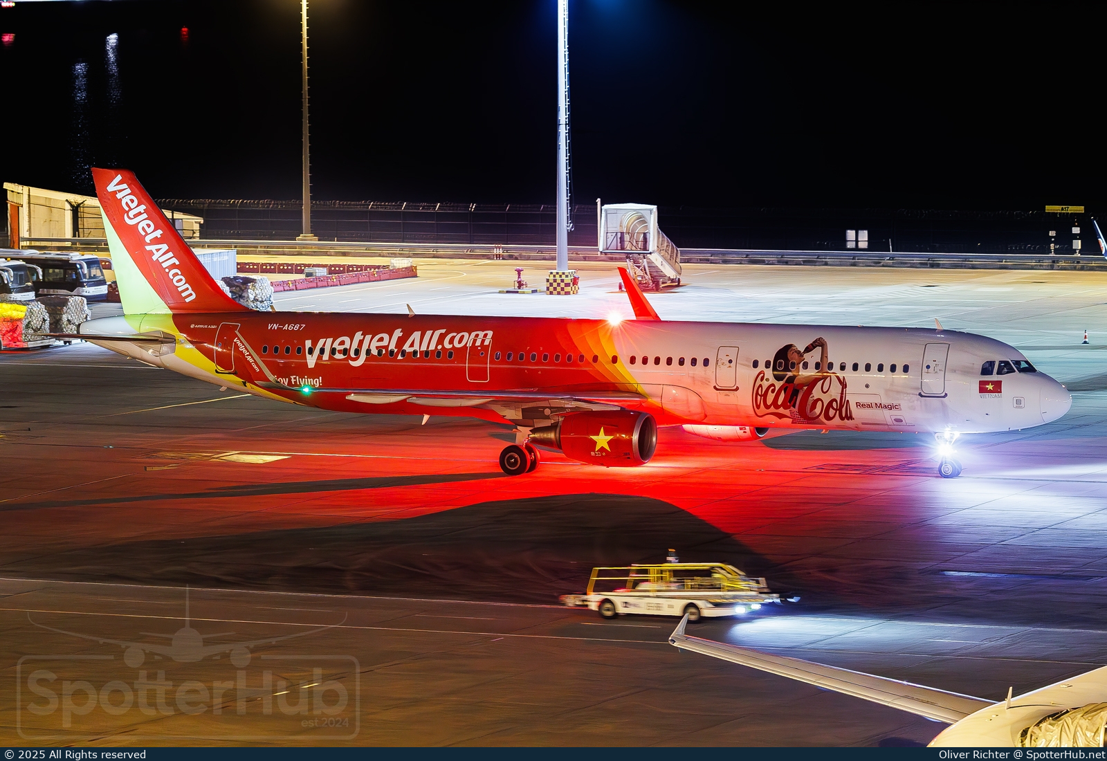 Photo of VN-A687 - Airbus A321-211 operated by VietJet Air