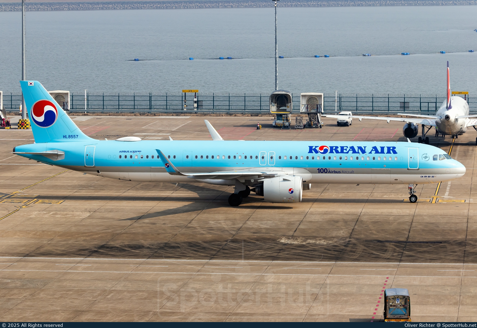 Photo of HL8557 - Airbus A321-272NX operated by Korean Air