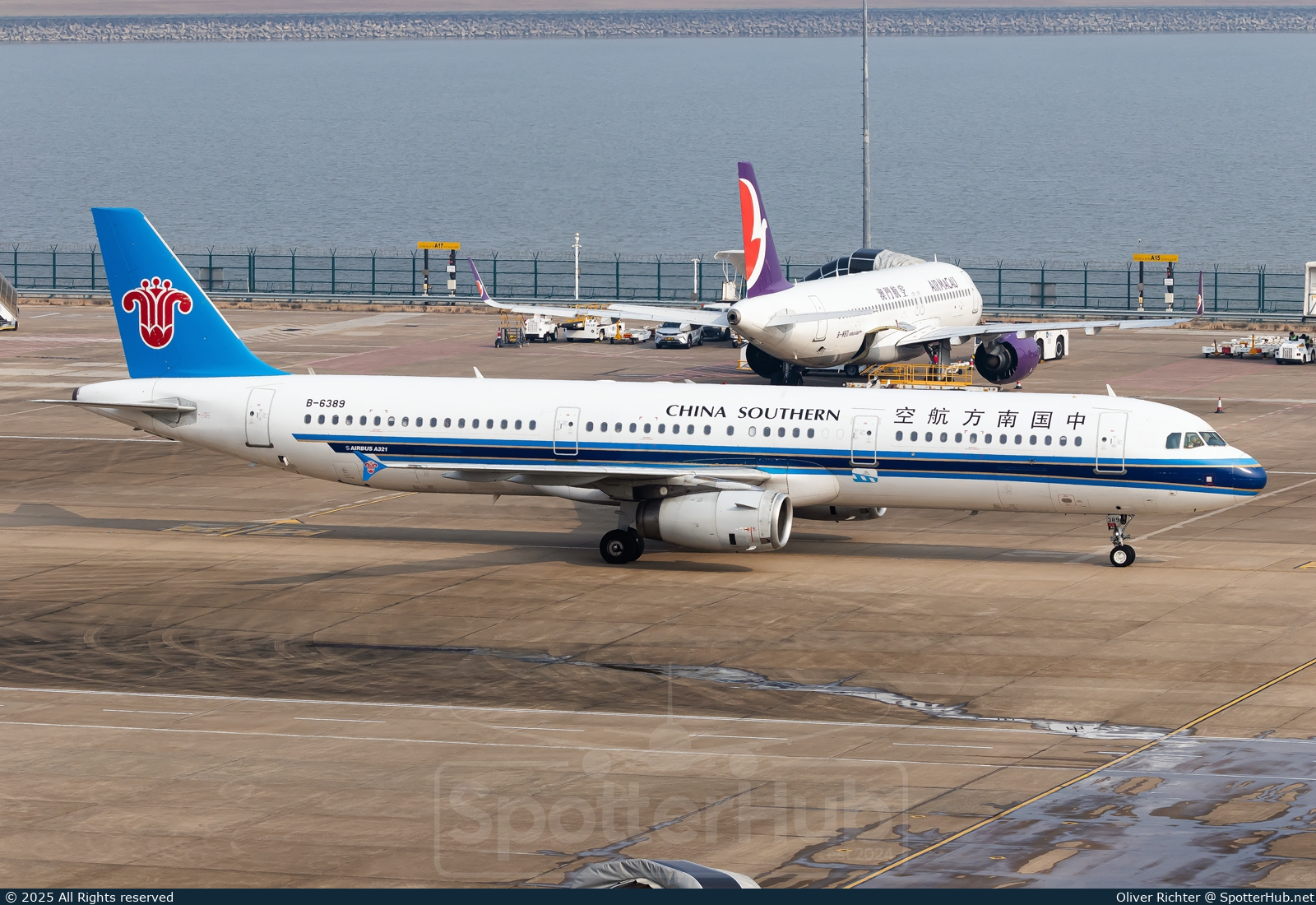 Photo of B-6389 - Airbus A321-231 operated by China Southern Airlines