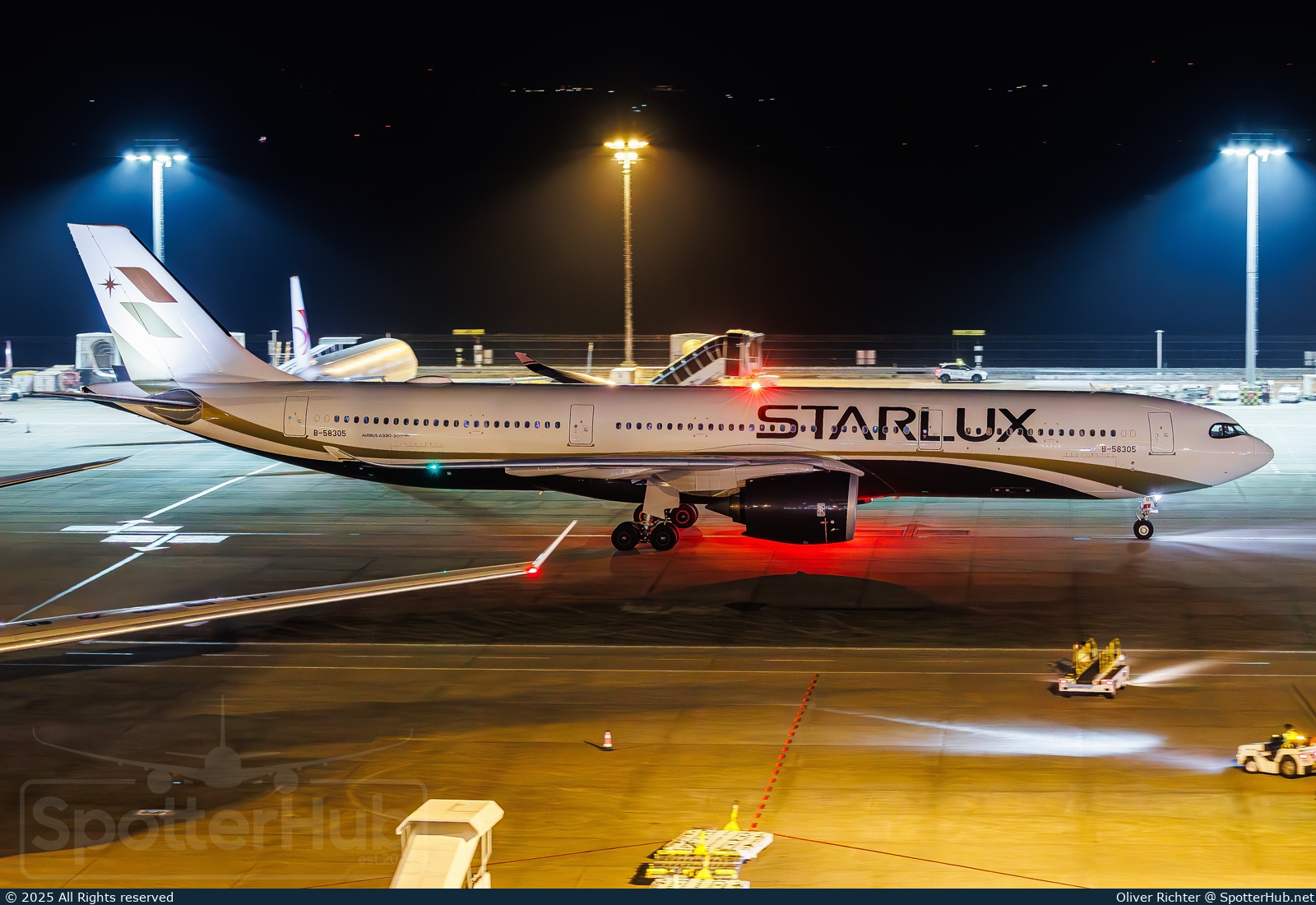 Photo of B-58305 - Airbus A330-941 operated by Starlux
