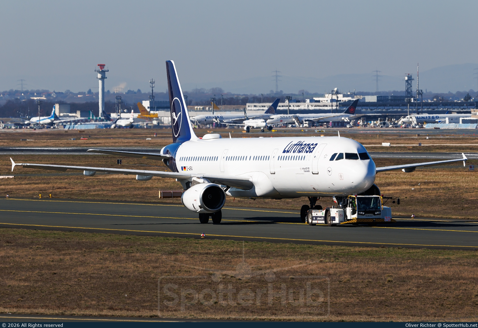Photo of D-AIRA - Airbus A321-131 operated by Lufthansa