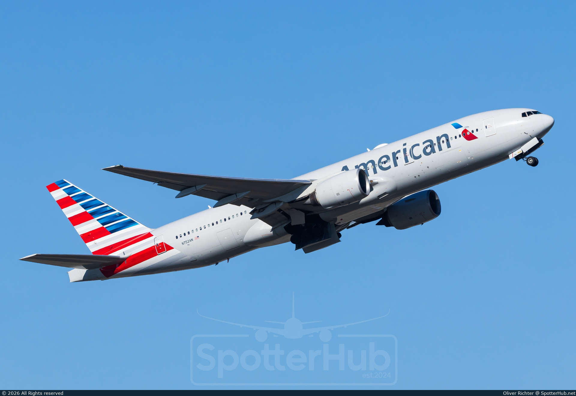 Photo of N752AN - Boeing 777-223(ER) operated by American Airlines