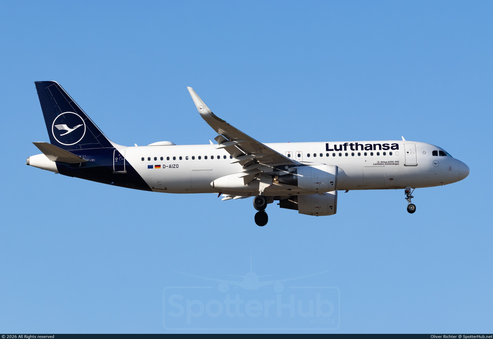 Photo of D-AIZO - Airbus A320-214 operated by Lufthansa