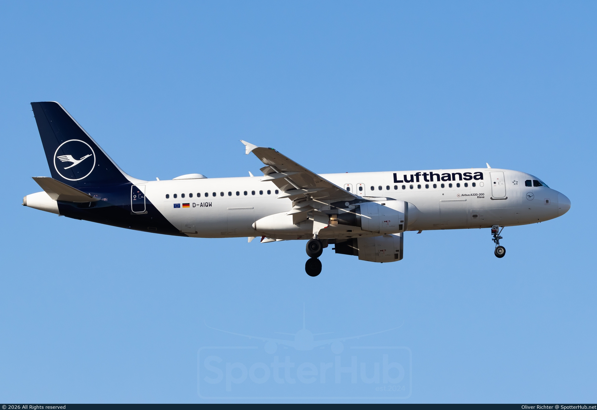 Photo of D-AIQW - Airbus A320-211 operated by Lufthansa