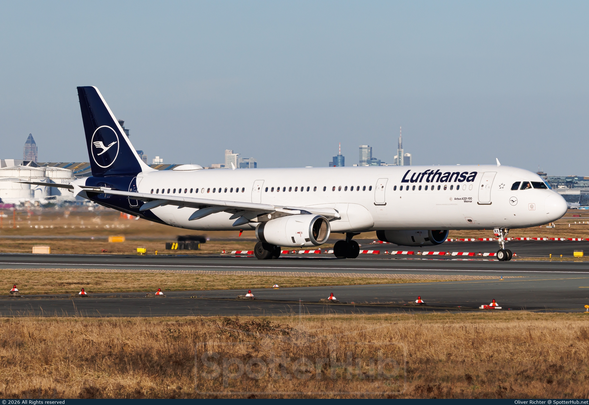 Photo of D-AIRX - Airbus A321-131 operated by Lufthansa