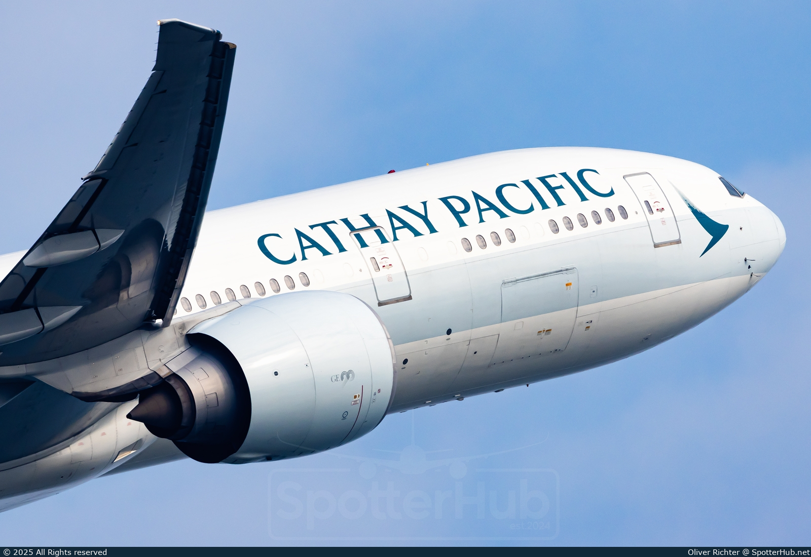 Photo of B-KQW - Boeing 777-367(ER) operated by Cathay Pacific Airways