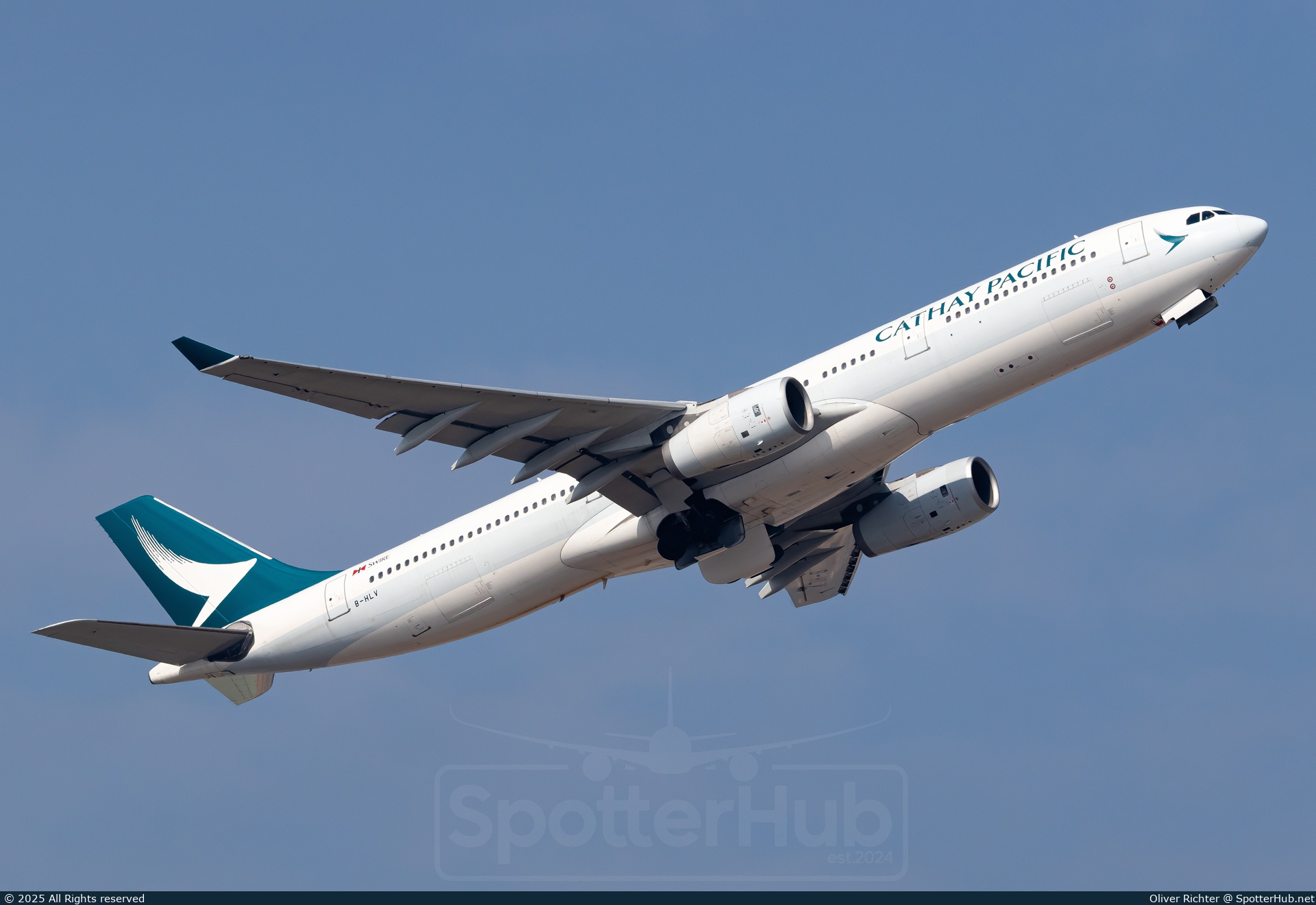 Photo of B-HLV - Airbus A330-343 operated by Cathay Pacific Airways