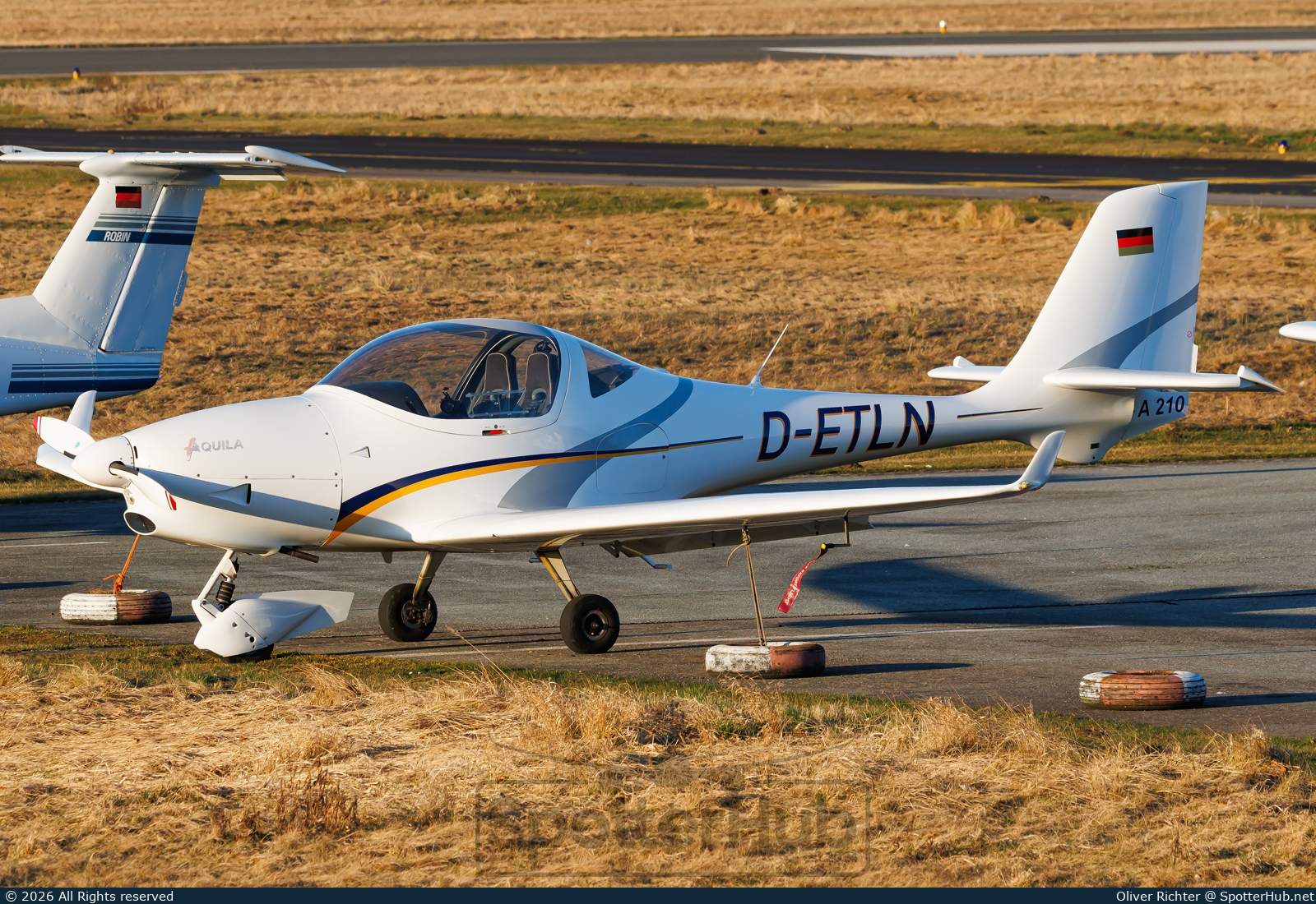 Photo of D-ETLN - Aquila A210 operated by Hanseatischer Fliegerclub Frankfurt