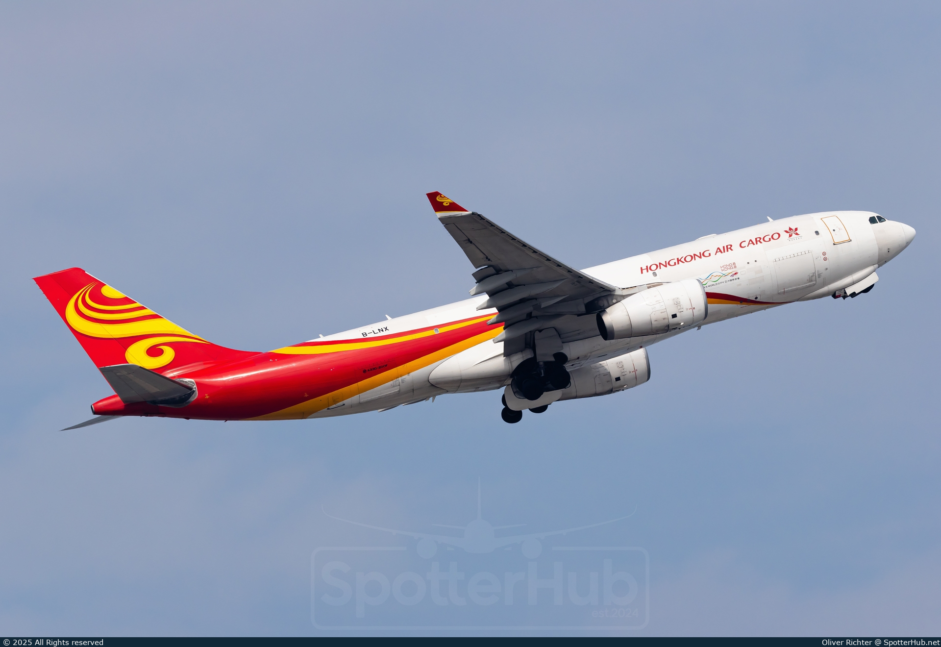 Photo of B-LNX - Airbus A330-243F operated by Hong Kong Airlines Cargo