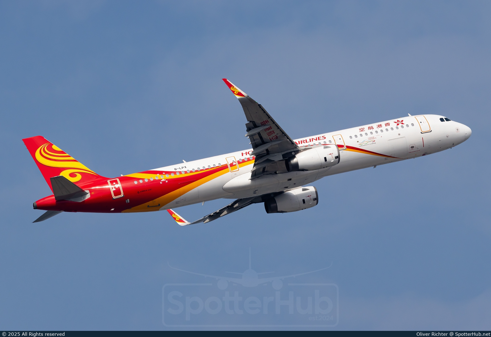 Photo of B-LPX - Airbus A321-231 operated by Hong Kong Airlines