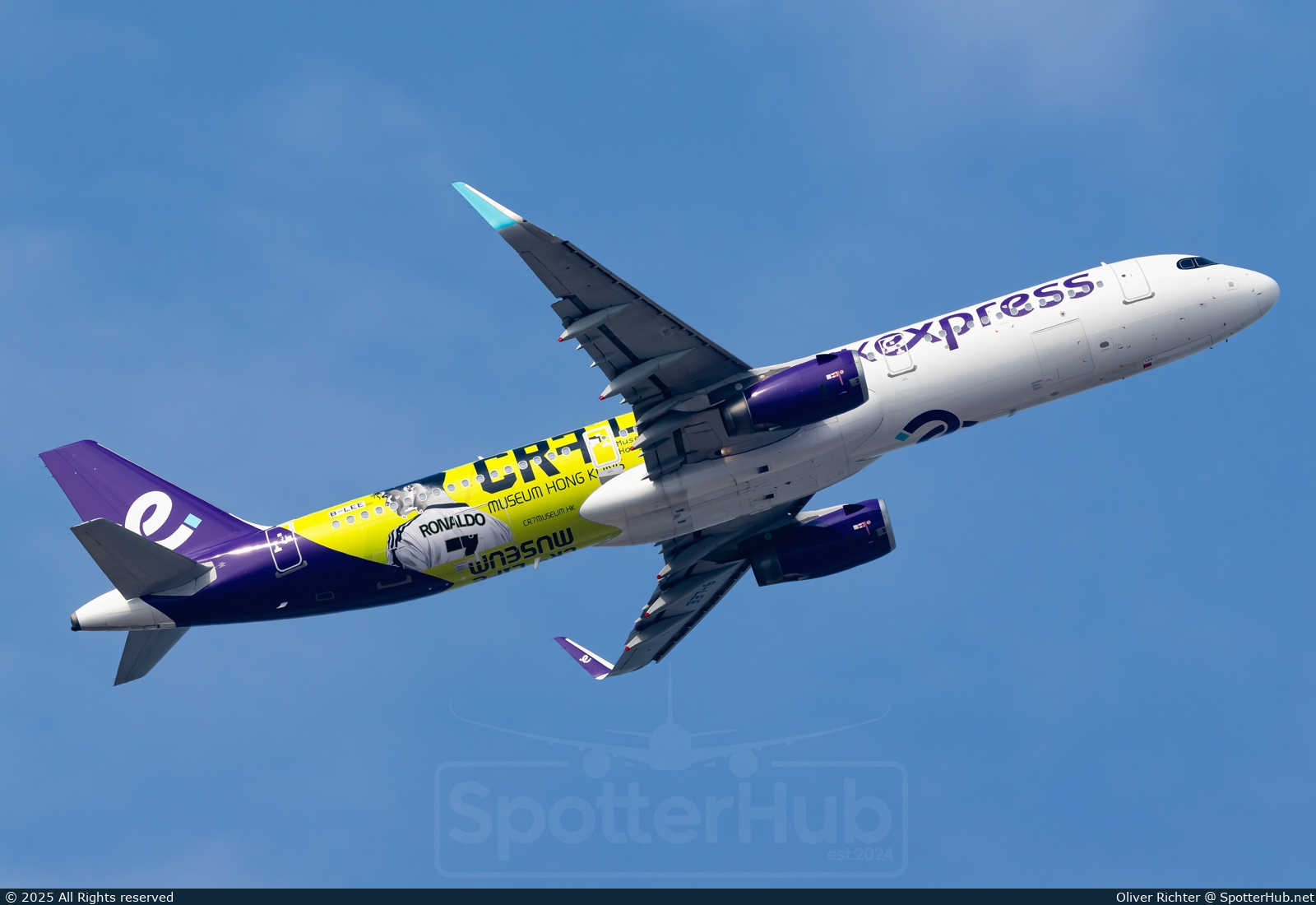 Photo of B-LEE - Airbus A321-231 operated by Hong Kong Express