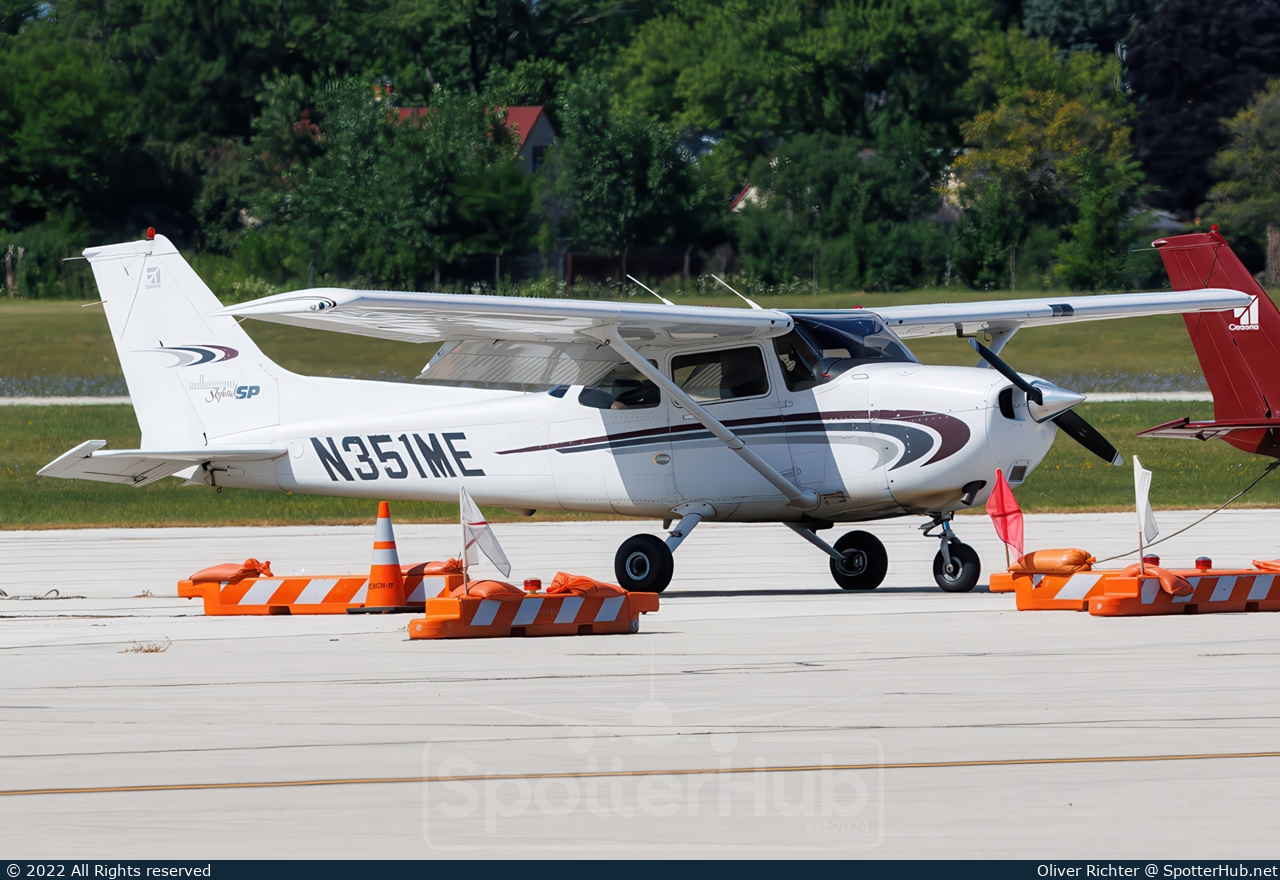 Photo of N351ME - Cessna 172S Skyhawk SP operated by Gran-Aire Flight School