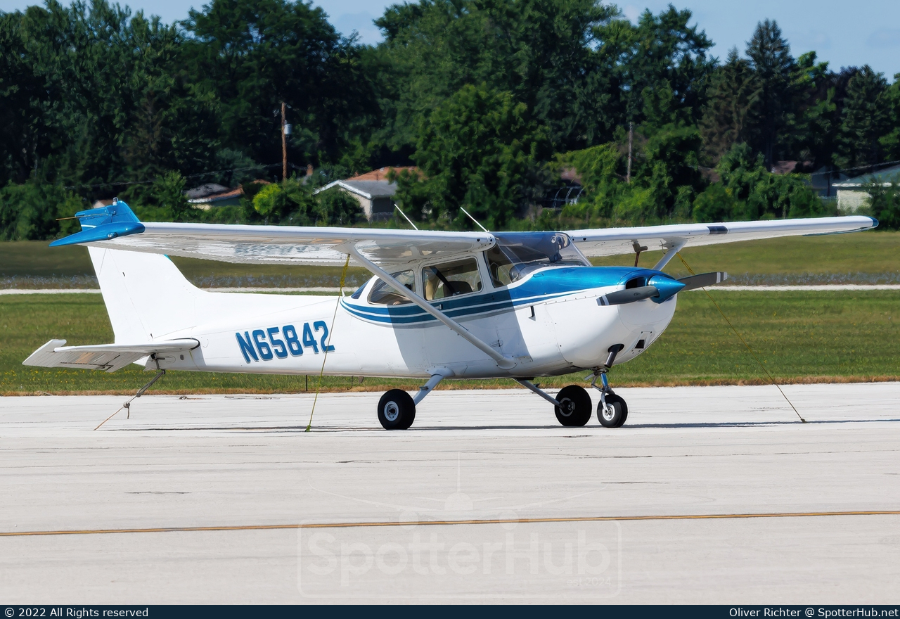 Photo of N65842 - Cessna 172P Skyhawk operated by Holladay Aviation