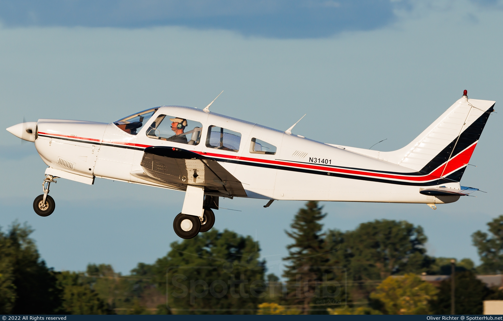 Photo of N31401 - Piper PA-28R-201 Cherokee Arrow III operated by Fox Flying Club
