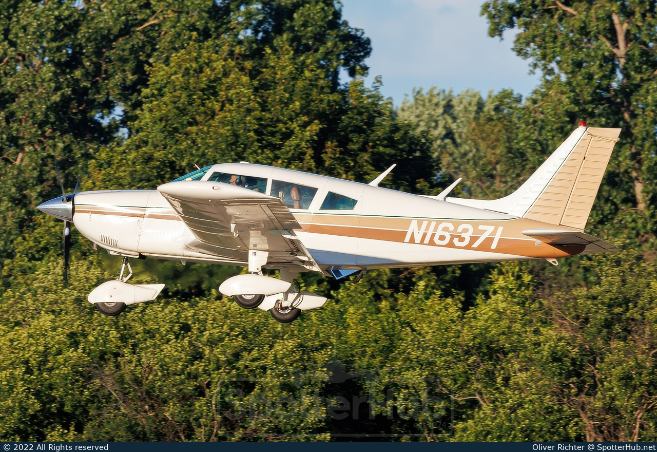 Photo of N16371 - Piper PA-28-235 Cherokee Charger operated by Private