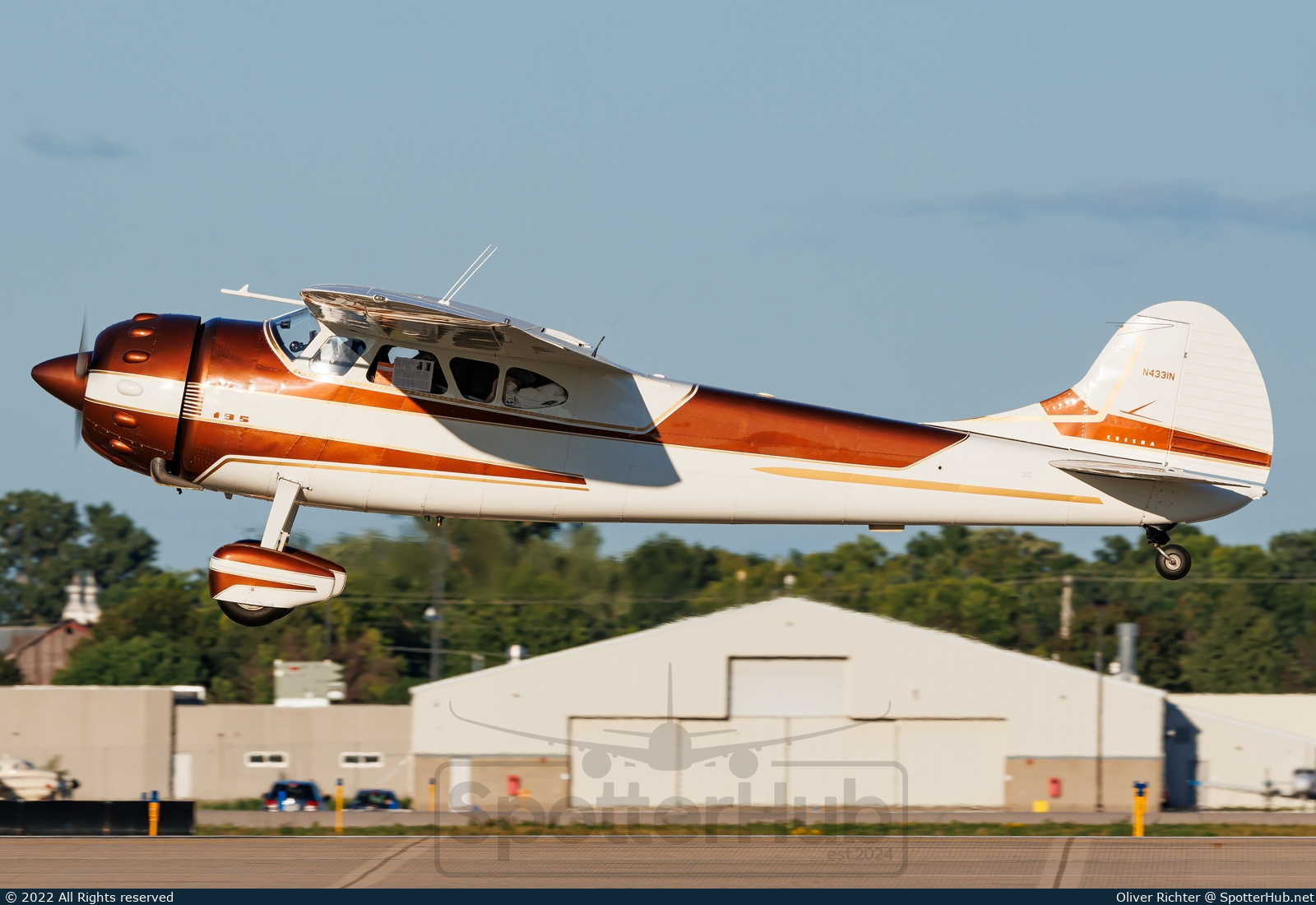 Photo of N4331N - Cessna 195 operated by Private