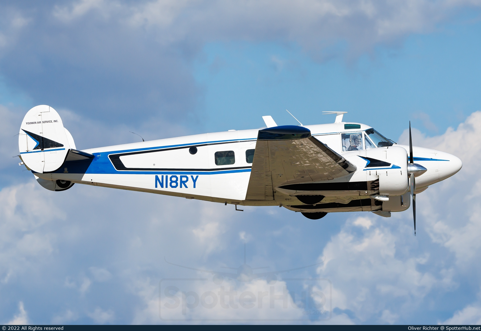 Photo of N18RY - Beechcraft E18S operated by Bobby Younkin Airshows