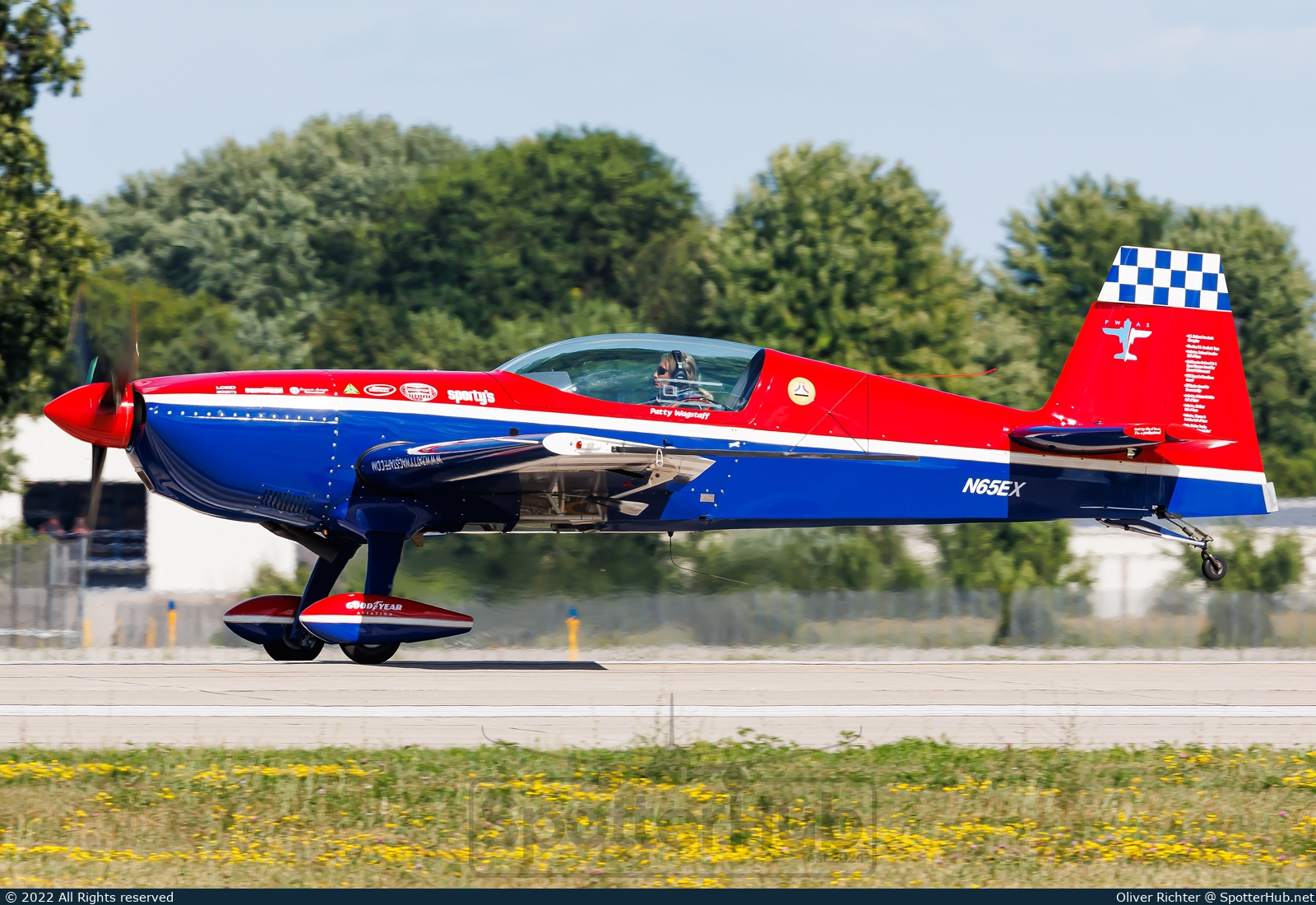 Photo of N65EX - Extra EA-300S operated by Patty Wagstaff Airshows