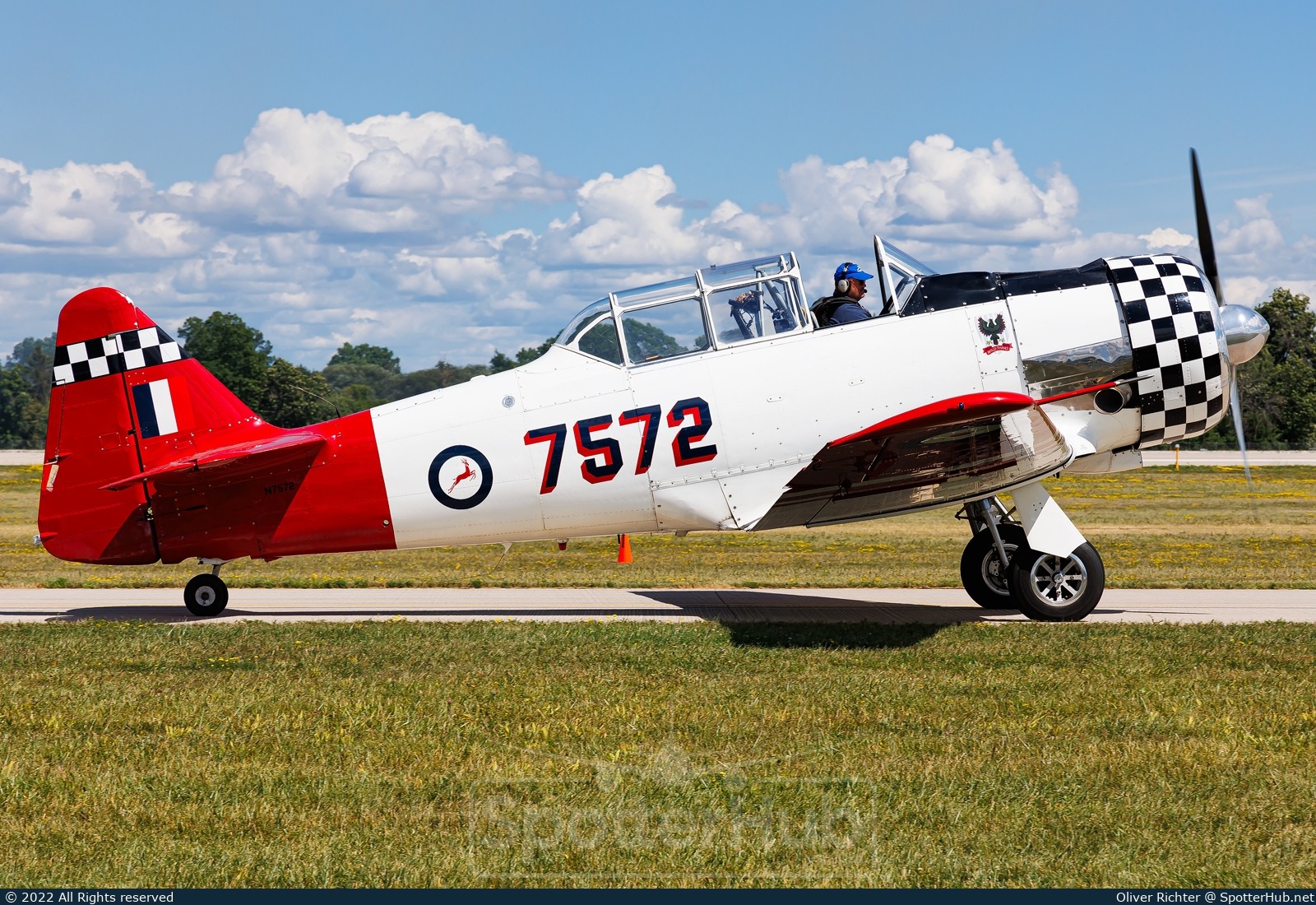 Photo of N7572 - North American AT-6D Harvard III operated by Private