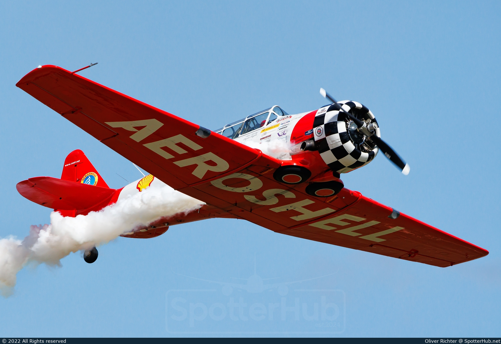 Photo of N3267G - North American SNJ-5 Texan operated by Aeroshell Aerobatic Team