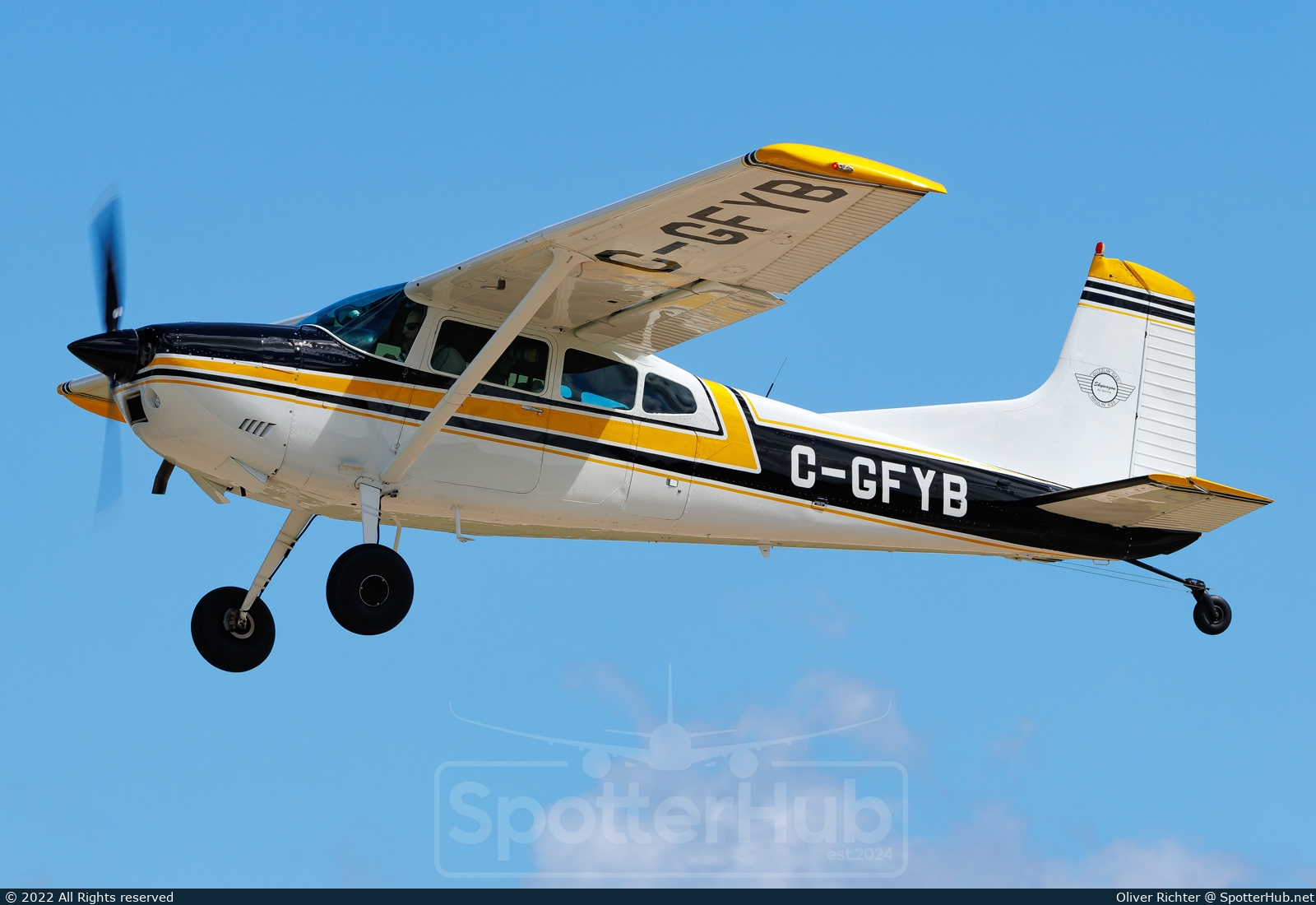Photo of C-GFYB - Cessna 180J Skywagon operated by Private