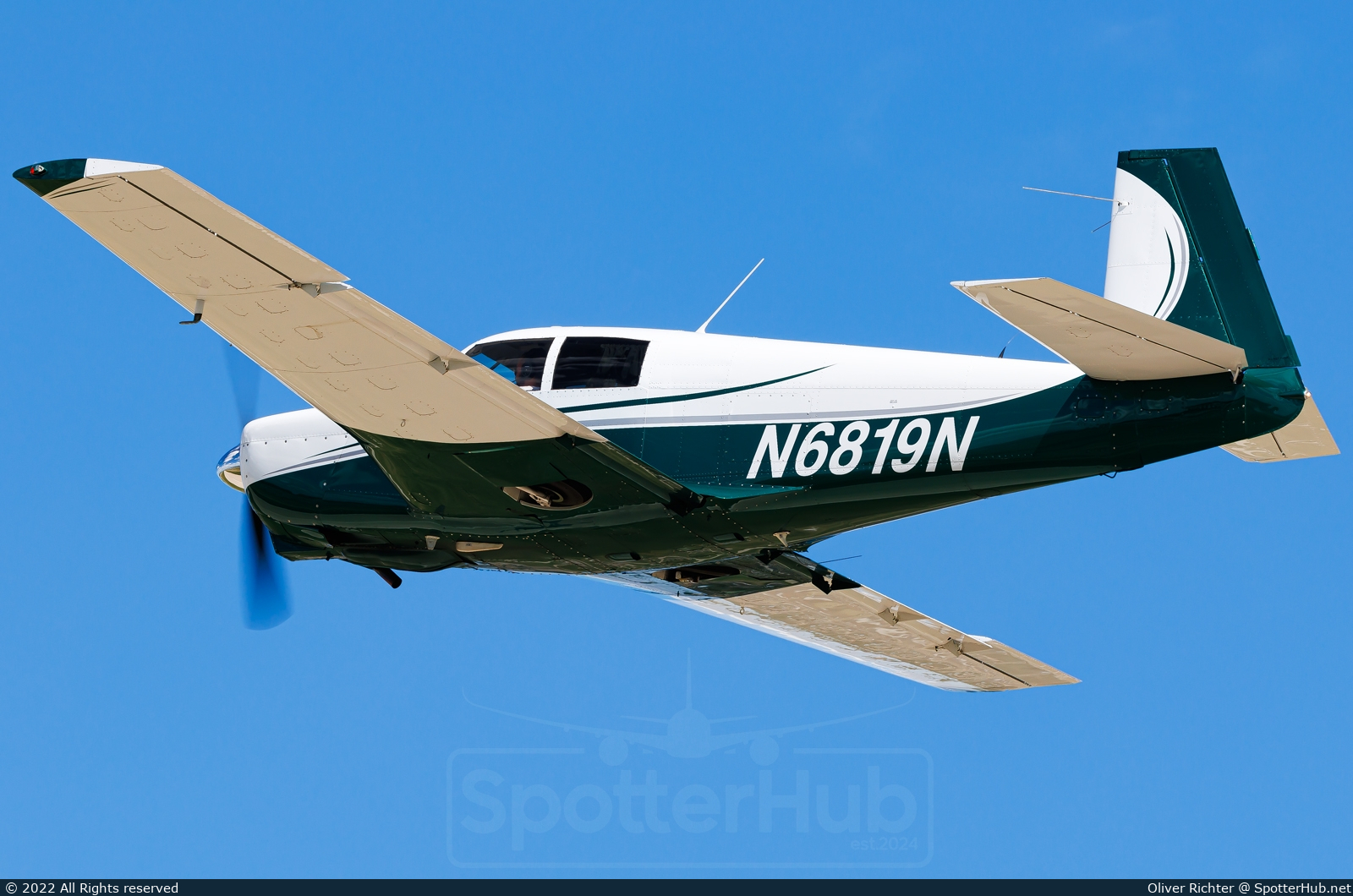 Photo of N6819N - Mooney M20C Mark 21 operated by Private