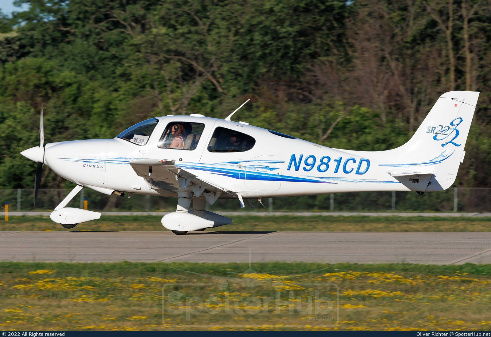 Photo of N981CD - Cirrus SR22 G2 operated by Private