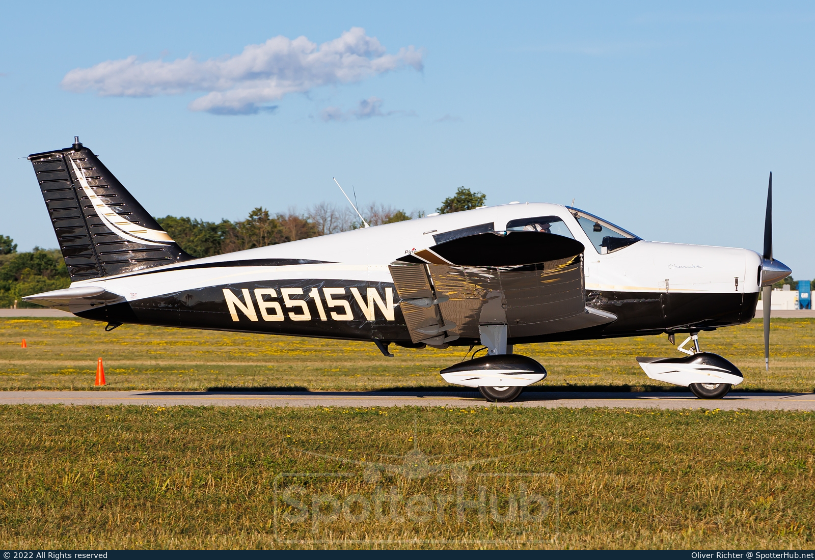 Photo of N6515W - Piper PA-28-140 Cherokee operated by Private