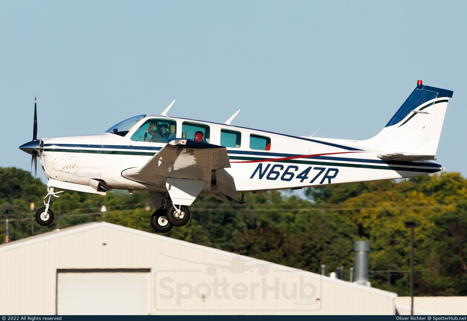 Photo of N6647R - Beechcraft A36 Bonanza operated by Private