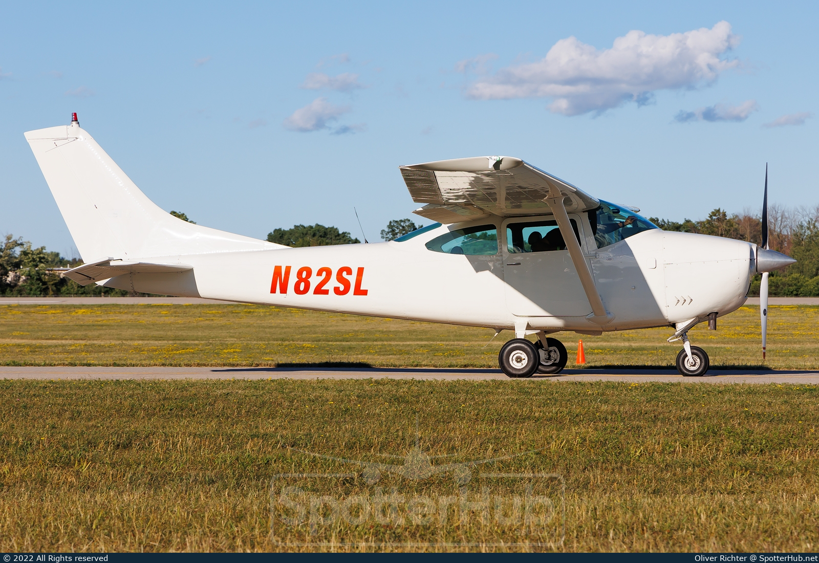 Photo of N82SL - Cessna 182K Skylane operated by Private