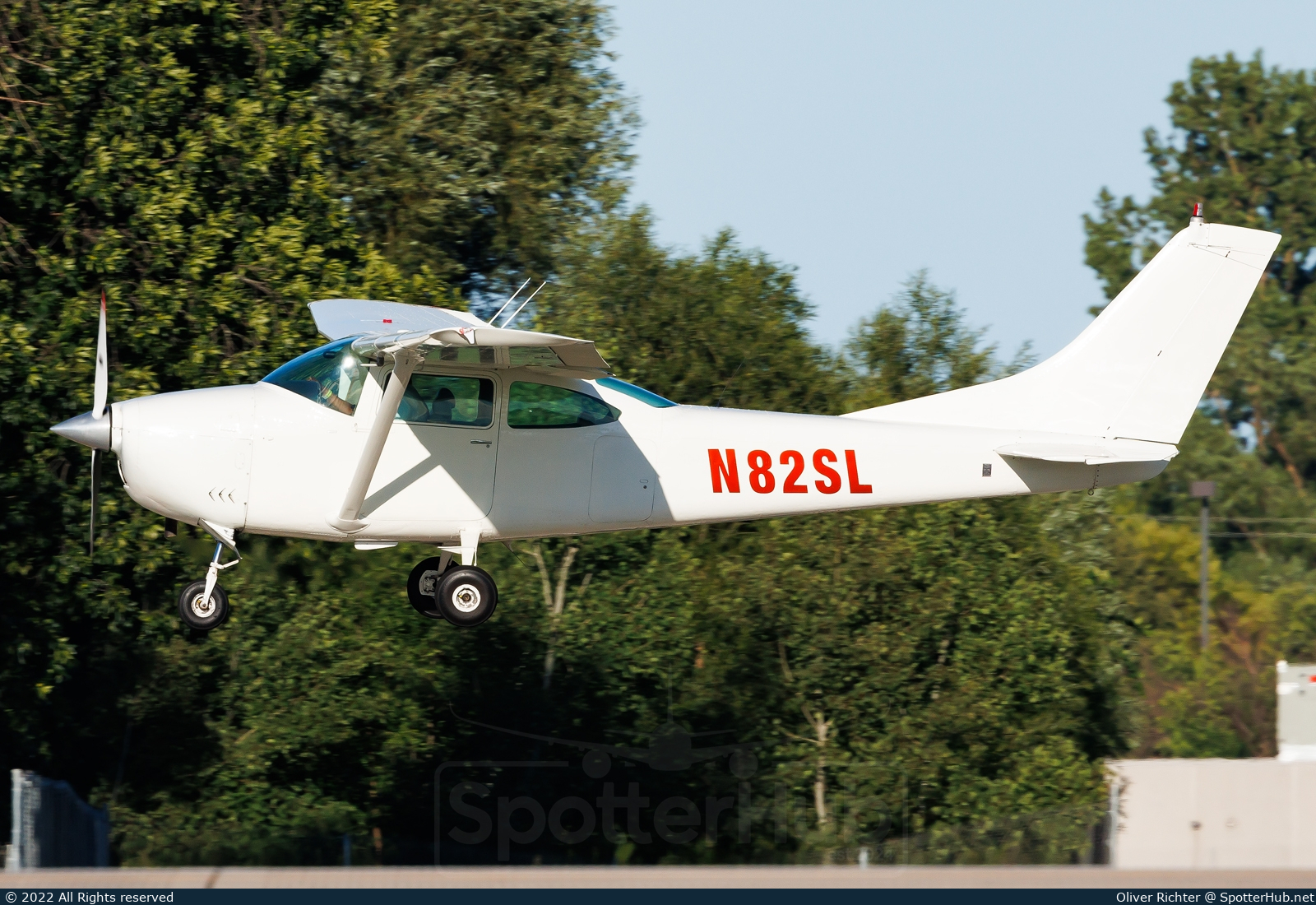 Photo of N82SL - Cessna 182K Skylane operated by Private