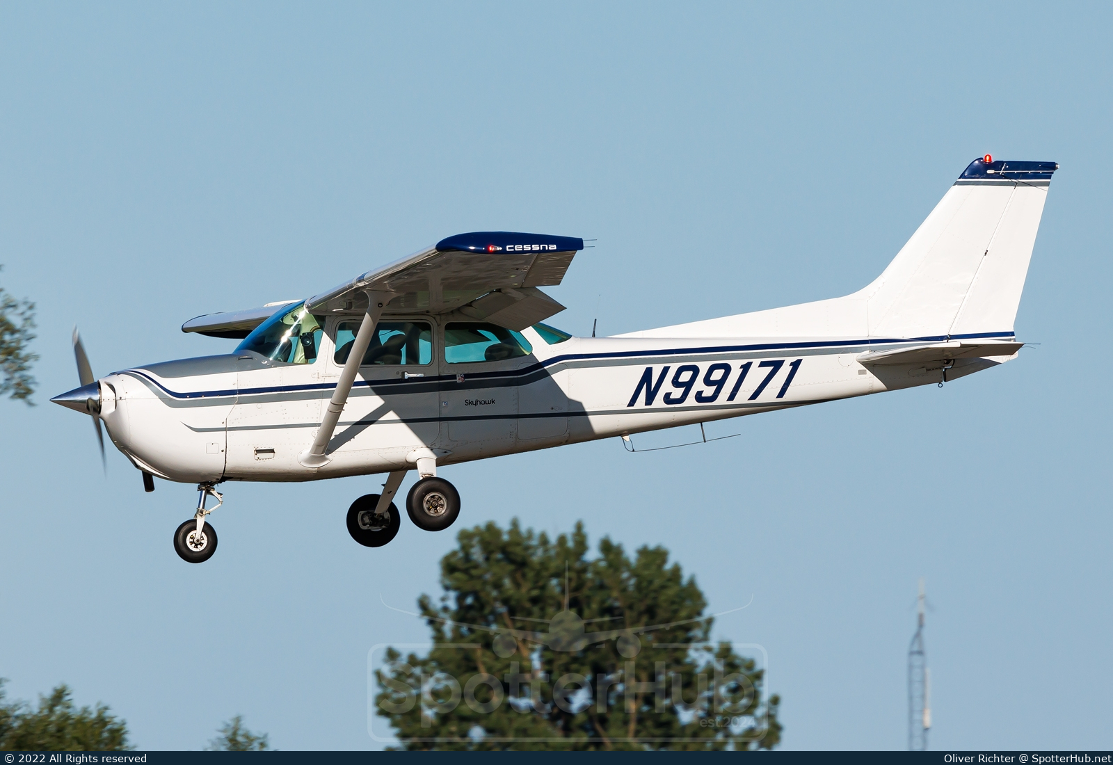Photo of N99171 - Cessna 172P Skyhawk operated by Airlake Aero Flying Club