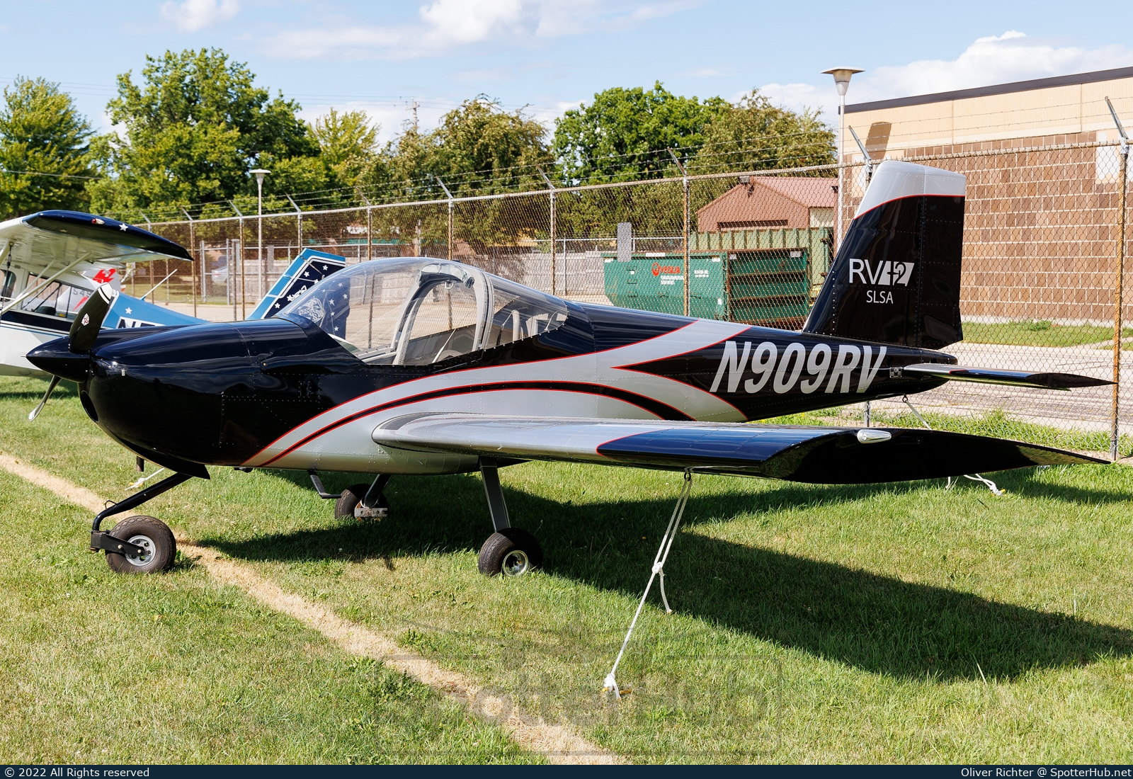 Photo of N909RV - Vans RV-12 operated by EAA Experimental Aircraft Association