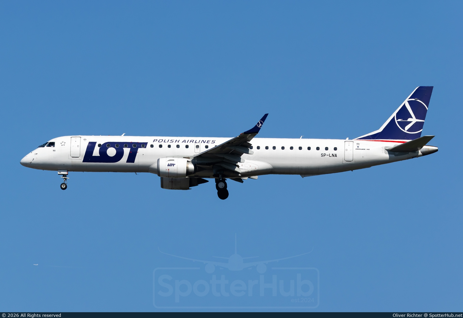 Photo of SP-LNA - Embraer ERJ-195LR operated by LOT Polish Airlines