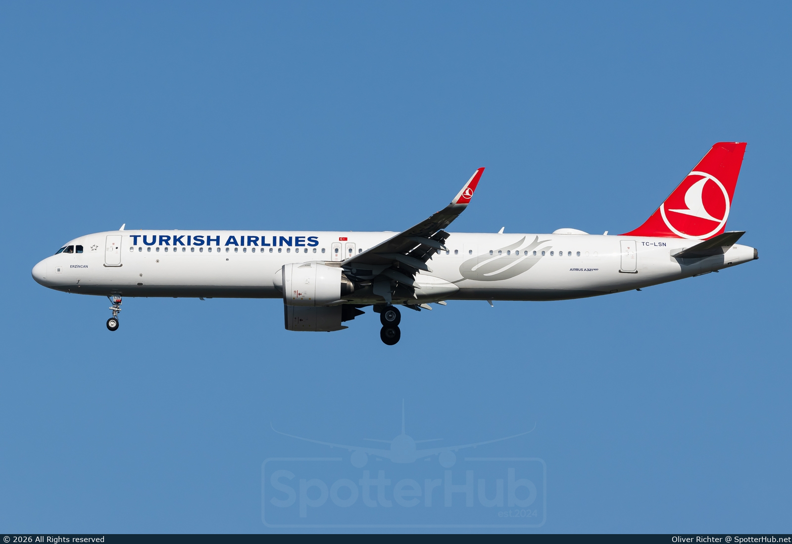 Photo of TC-LSN - Airbus A321-271NX operated by Turkish Airlines