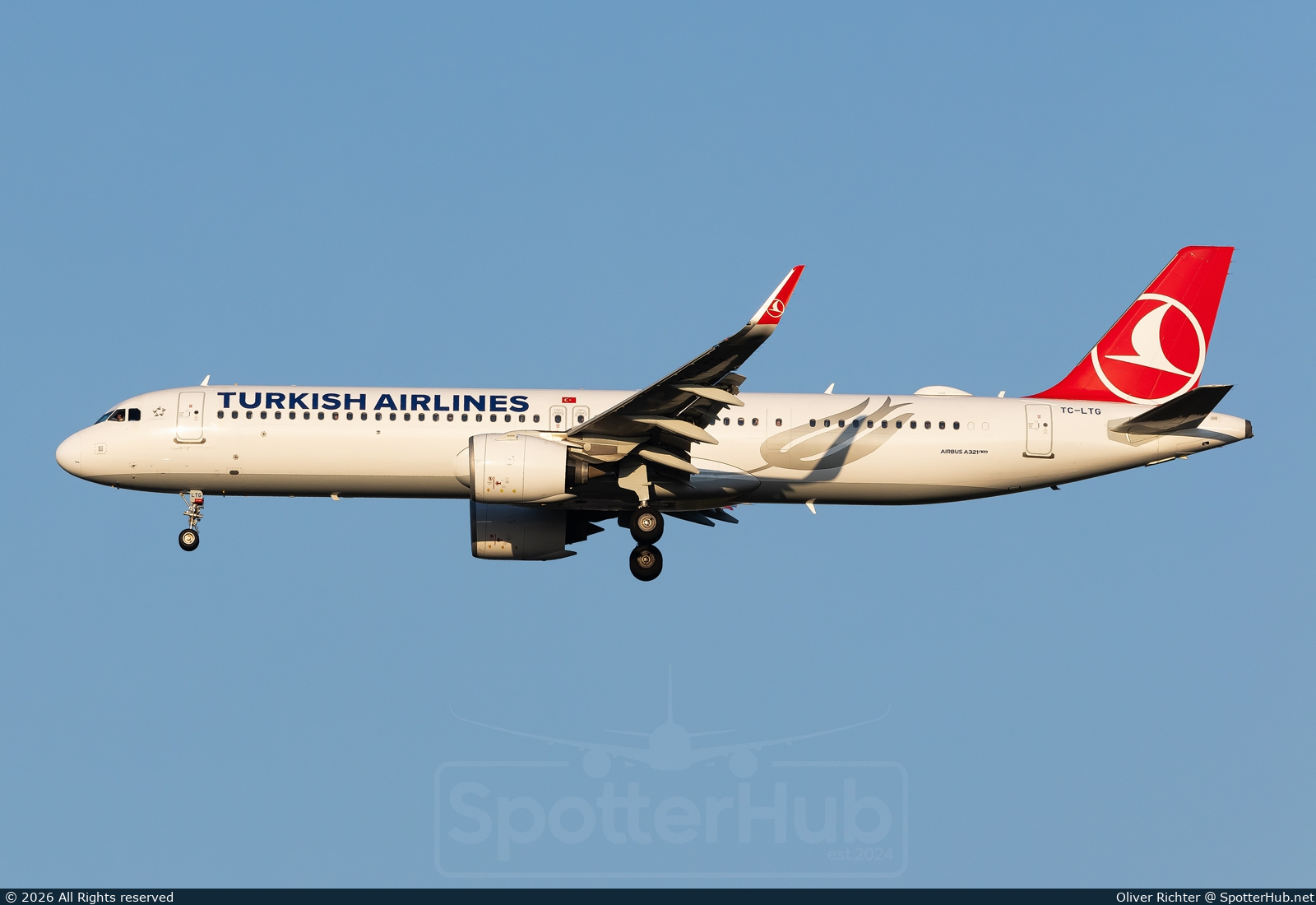 Photo of TC-LTG - Airbus A321-271NX operated by Turkish Airlines