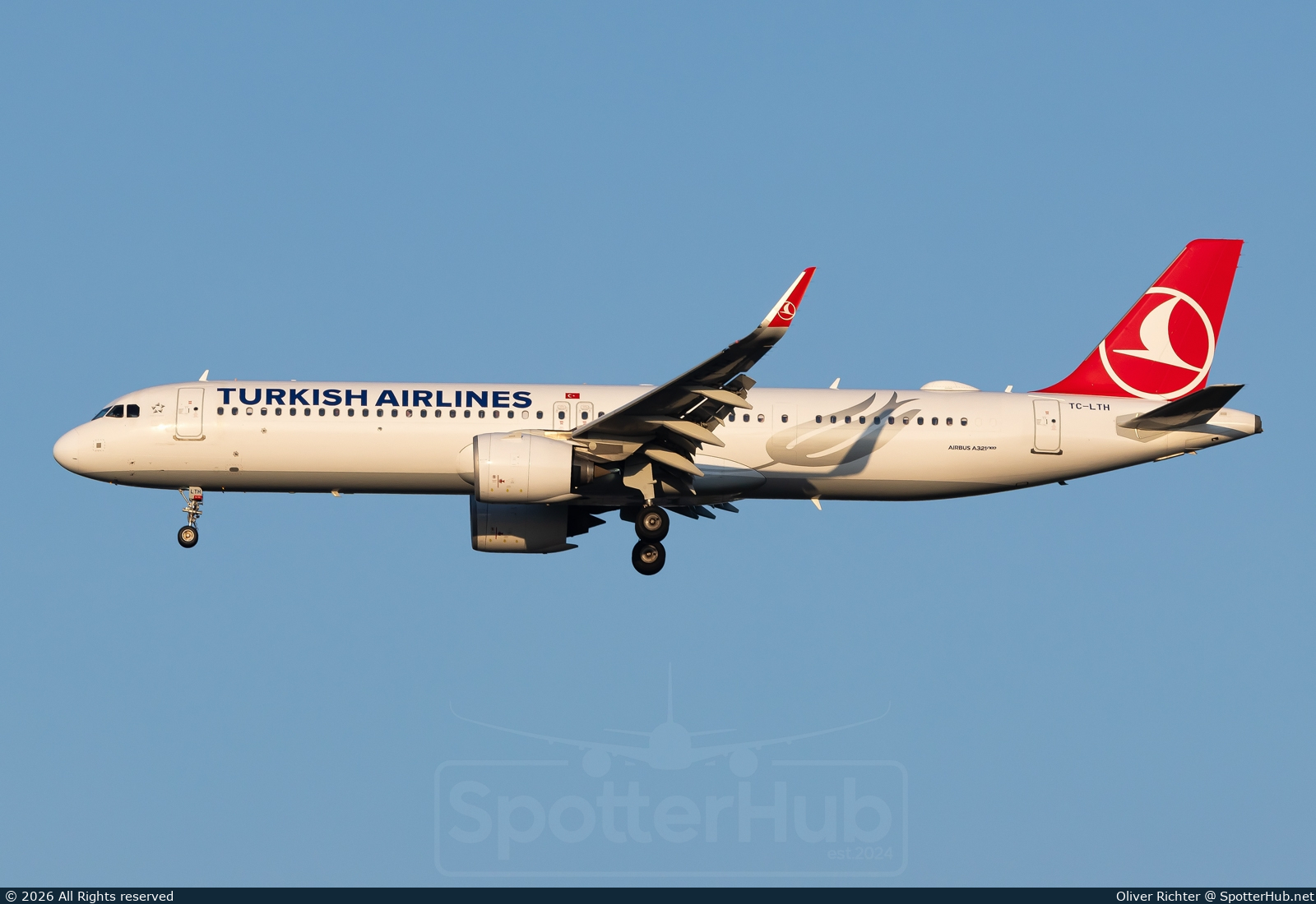 Photo of TC-LTH - Airbus A321-271NX operated by Turkish Airlines