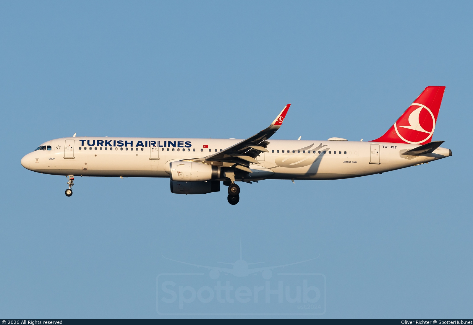 Photo of TC-JST - Airbus A321-231 operated by Turkish Airlines