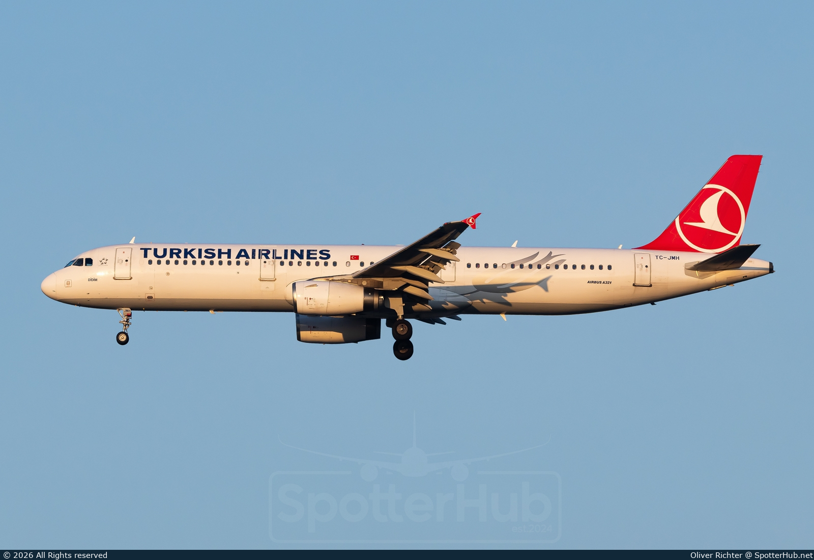 Photo of TC-JMH - Airbus A321-231 operated by Turkish Airlines